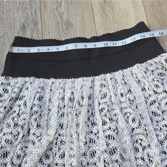 HD In Paris skirt white lace layered, black band at waist hidden back zipper L - Picture 7 of 12